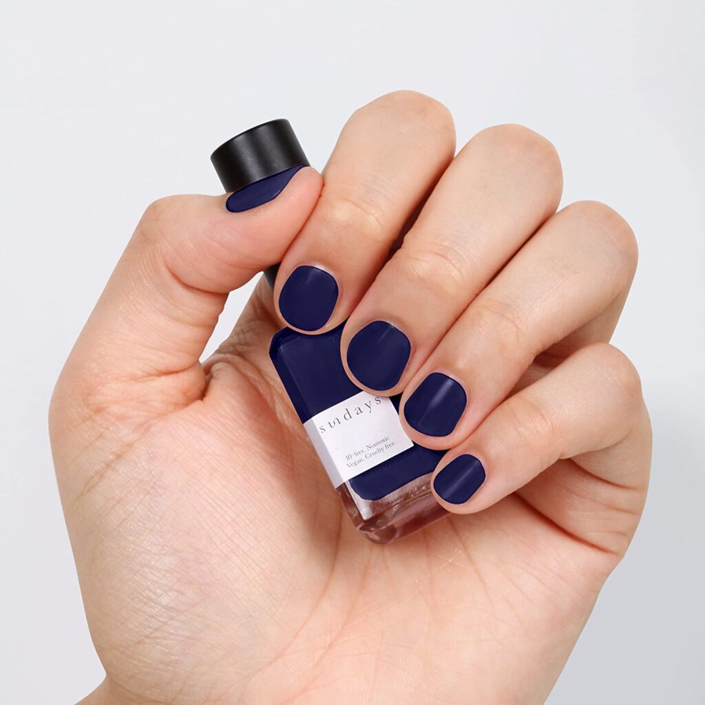 8 Esmalte de uñas en el n° 41 Azul océano marca sundays