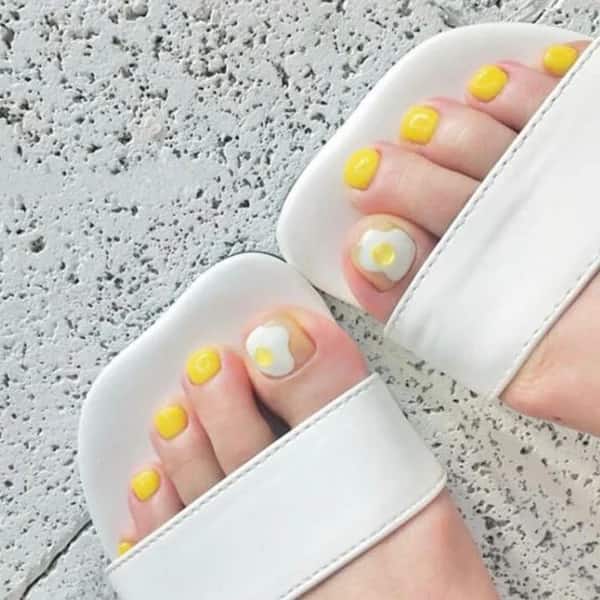 Arte de uñas Sunny Side Up Toe-Diseños de Uñas para Pies en el verano