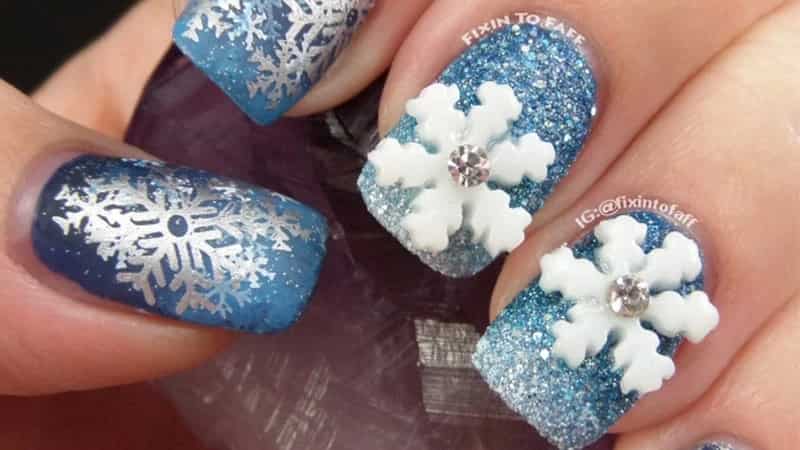 Arte de uñas con copos de nieve en 3D