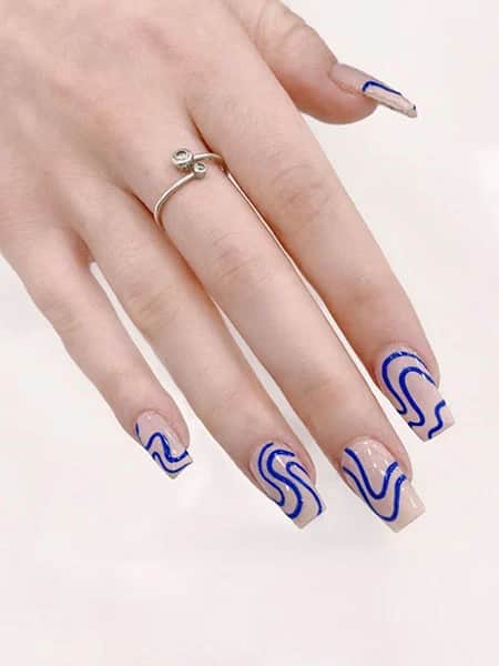 Arte de uñas de línea azul