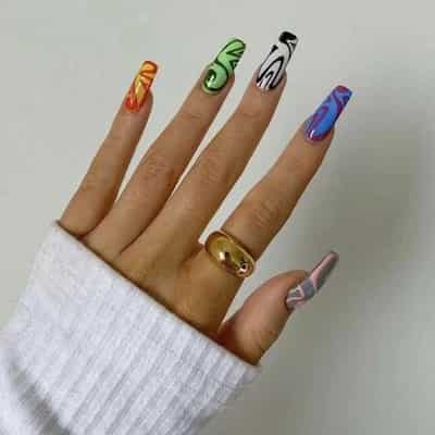 Arte de uñas ondulado