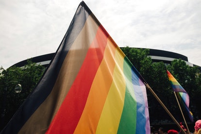 Cómo la bandera del orgullo del arco iris ha cambiado con el tiempo