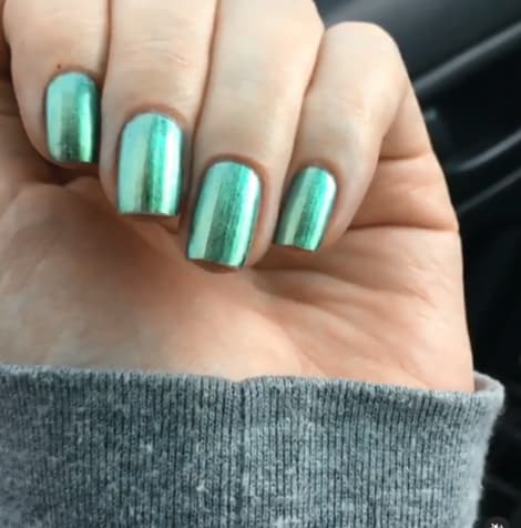 Diseño uñas Verde metalizado