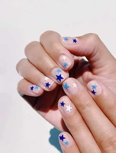 Estrellas azules y blancas