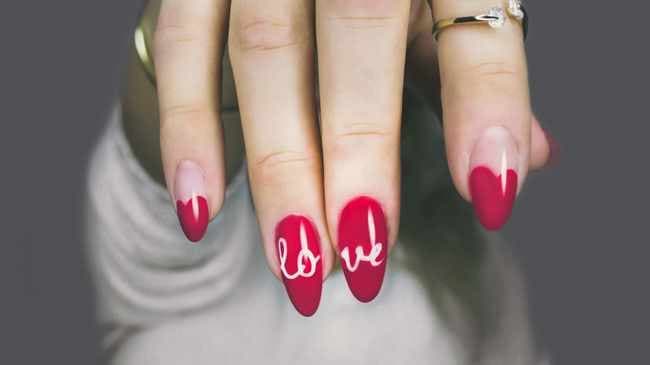Fáciles Diseños de uñas del Día de San Valentín