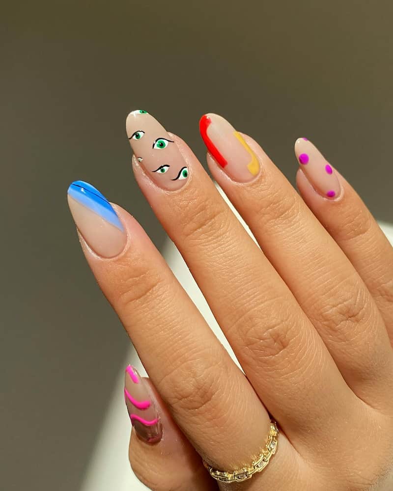 Las uñas abstractas son la tendencia nail art del momento