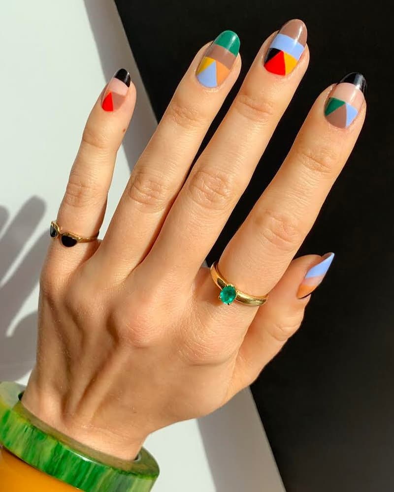 Patrones geométricos de Jéssica -Manicuristas en Instagram que debes Seguir