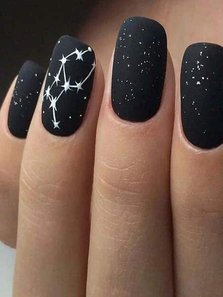 Uñas Negras con Constelación de Estrellas