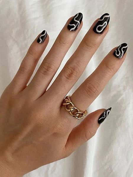 Uñas Negras con Diseño Blanco