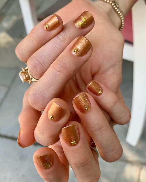 Uñas Satinadas con Inspiración Cósmica