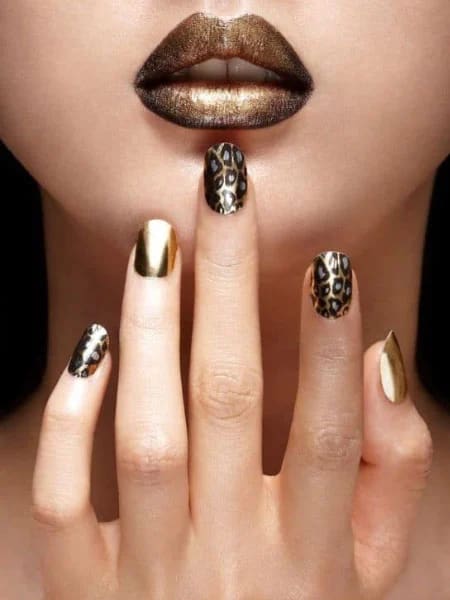 Uñas de leopardo dorado