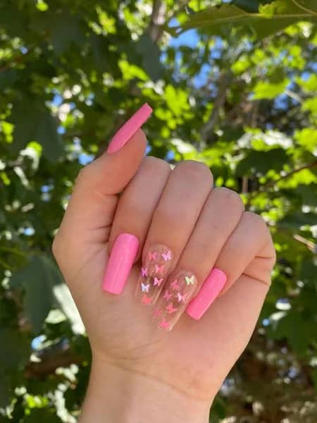 Uñas de mariposa rosa