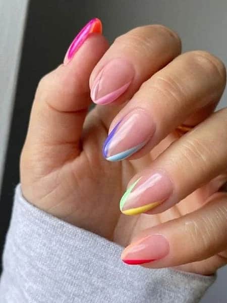 Uñas de punta francesa Rainbow V-Diseños de Puntas Francesas