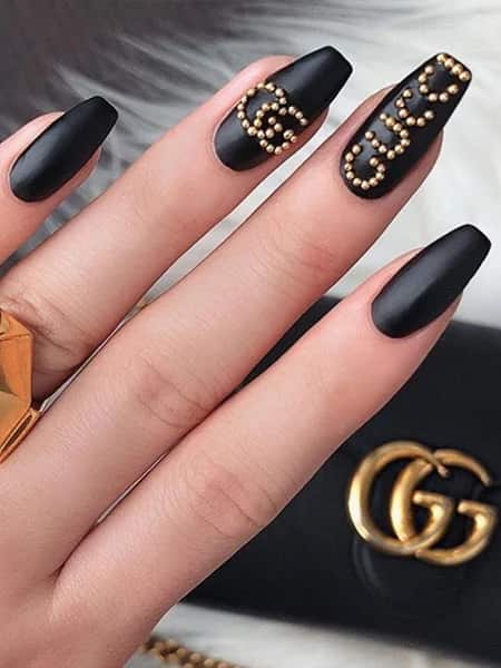 Uñas negras de Gucci-Diseños de Uñas Negras