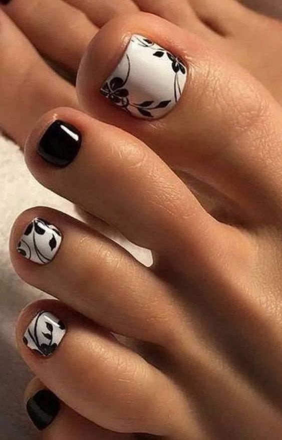 diseño de uñas faciles para pies floral negro con blanco