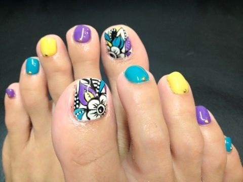 diseños de uñas para pies con flores