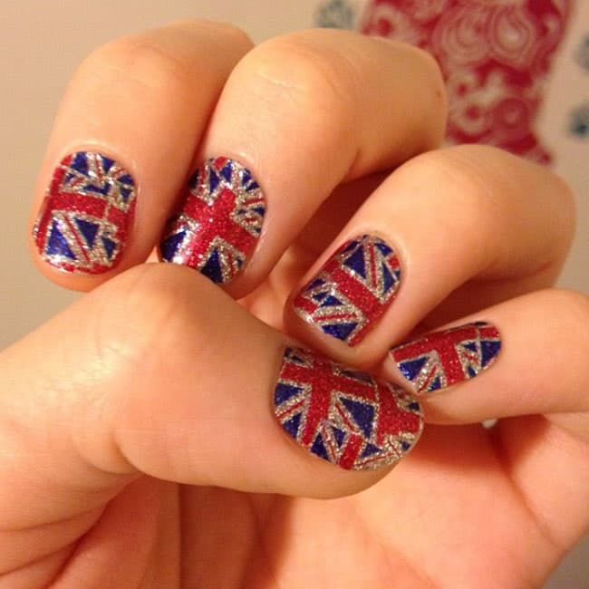 diseños de uñas para tus vacaciones por Inglaterra